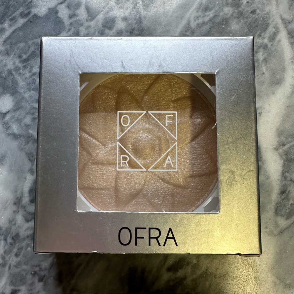 New OFRA Pure‎ Glow Finishing Powder Light